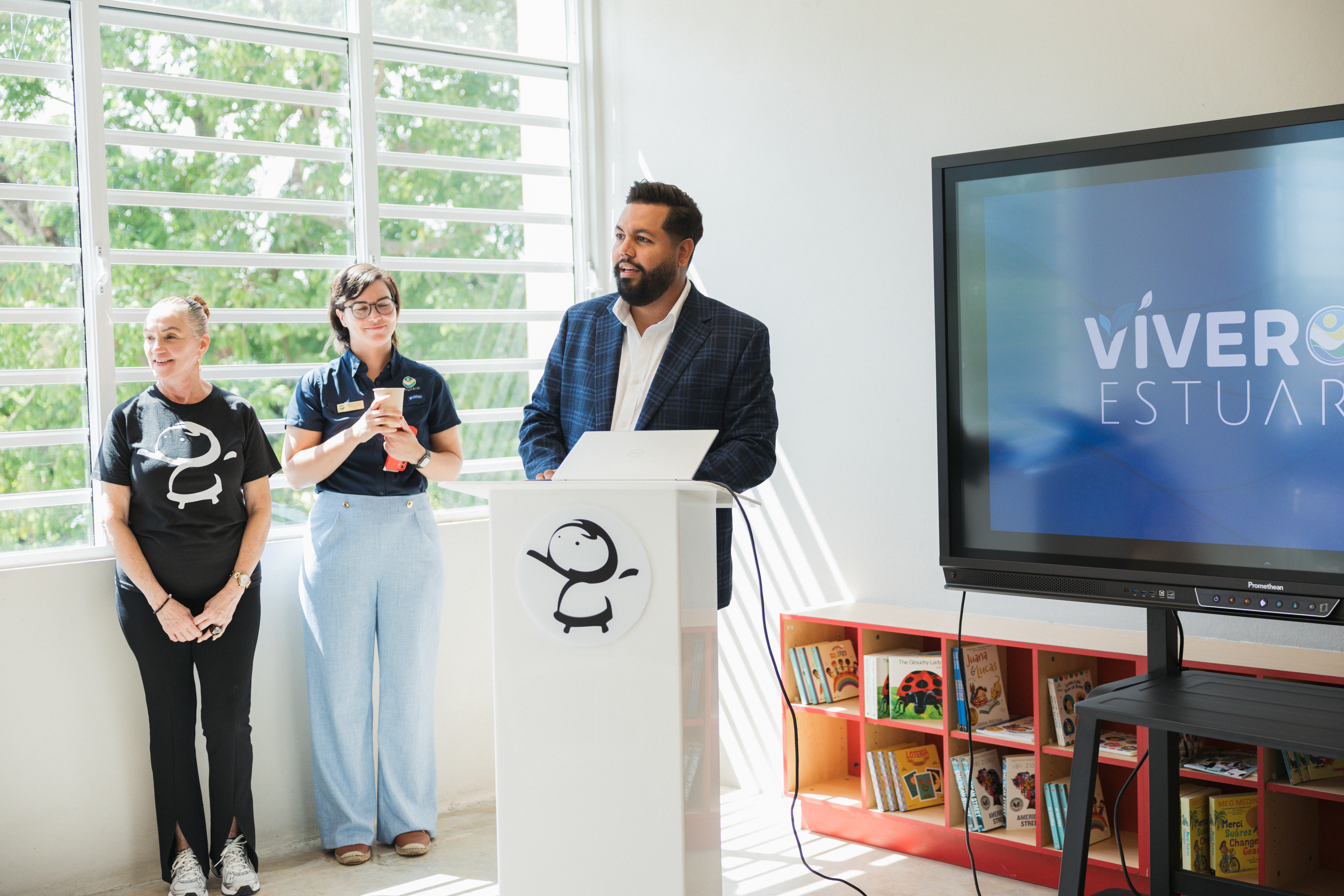 Vivero comunitario en el Centro TAU